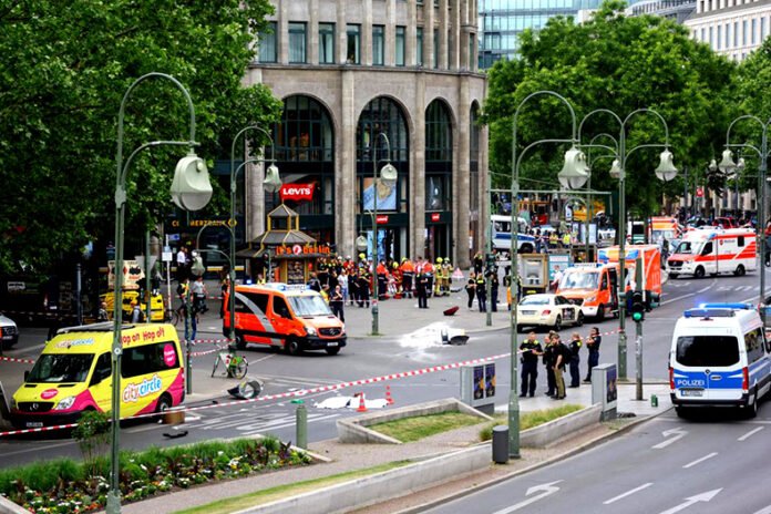 Automobile Crashed into a throng in Munich